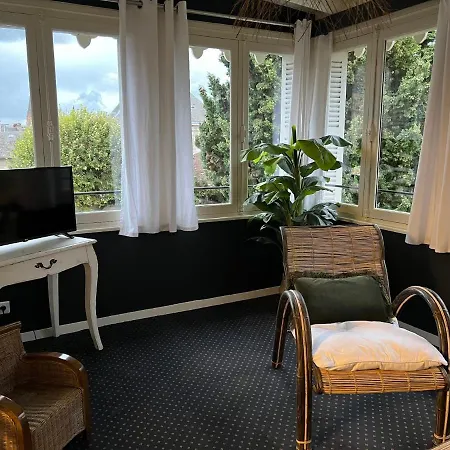 Demeure De Flore - Hotel Particulier Au Coeur De Brive Comprenant 8 Appartements De Charme Buitenkant foto