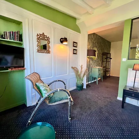 Demeure De Flore - Hotel Particulier Au Coeur De Brive Comprenant 8 Appartements De Charme Buitenkant foto