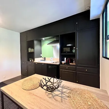 Demeure De Flore - Hotel Particulier Au Coeur De Brive Comprenant 8 Appartements De Charme Buitenkant foto