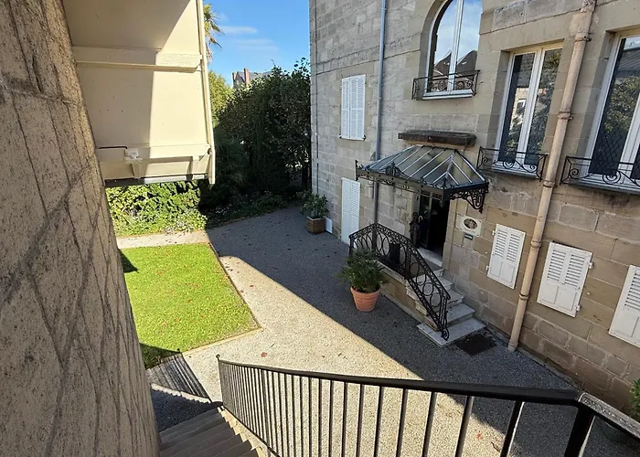 Demeure De Flore - Hotel Particulier Au Coeur De Brive Comprenant 8 Appartements De Charme